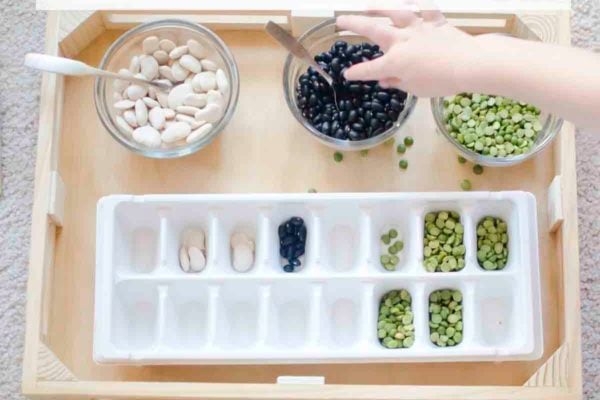 SCOOP AND TRANSFER: A simple toddler activity that's fun to play