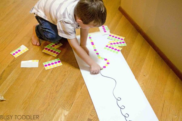 Toddlers Activities: Sticker Line-Up – 4aKid