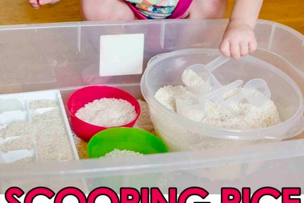 SCOOPING RICE SENSORY BIN: A great practical life skills activity for young toddler; easy indoor activity for toddlers; sensory bins for toddlers