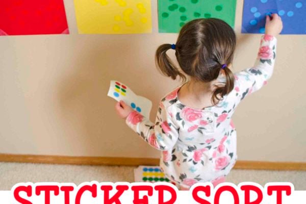 STICKER SORTING: Check out this fun indoor toddler activity using dot stickers. A quick and easy sorting activity that toddlers will love! Something easy to play on a rainy day! A great toddler math activity.