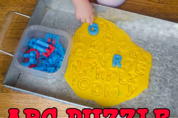 ABC PLAY DOUGH PUZZLE: What a great quick and easy alphabet activity for toddlers and preschoolers; a great ABC activity; a fun DIY puzzle; a rainy day activity for toddlers from Busy Toddlers