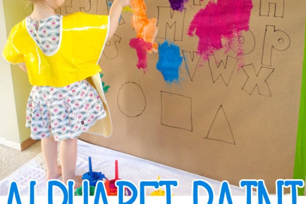 EASY ALPHABET PAINTING ACTIVITY: Check out this super quick and easy alphabet activity from Busy Toddler; a quick and easy indoor activity; an alphabet activity; a fun painting activity for toddlers; a literacy activity for preschoolers
