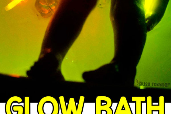 GLOW BATH: An awesome glow stick bath is the perfect toddler activity! Make bath time fun again with this quick and easy toddler activity from Busy Toddler