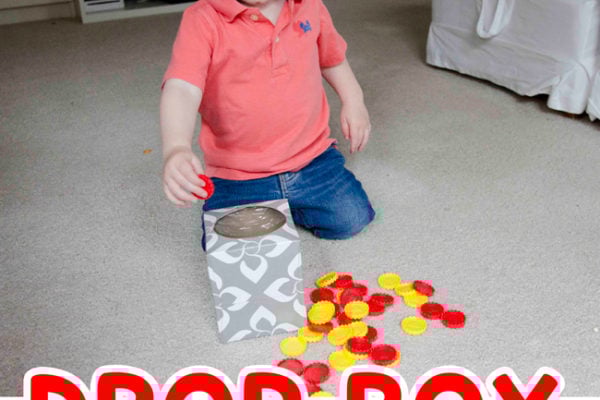 EASY DROP BOX ACTIVITY: Looking for an easy way to entertain a taby? Check out this drop box activity! A perfect way to play with a taby; taby activity; one-year-old activity; easy indoor activity; fine motor skills from Busy Toddler