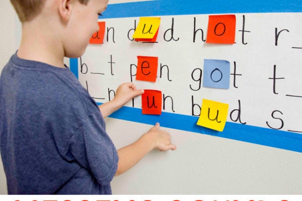 MISSING SOUNDS READING GAME: A quick and easy phonics game for kids; kids phonics activity; easy reading activity for kids; learning to read; hands-on reading game from Busy Toddler