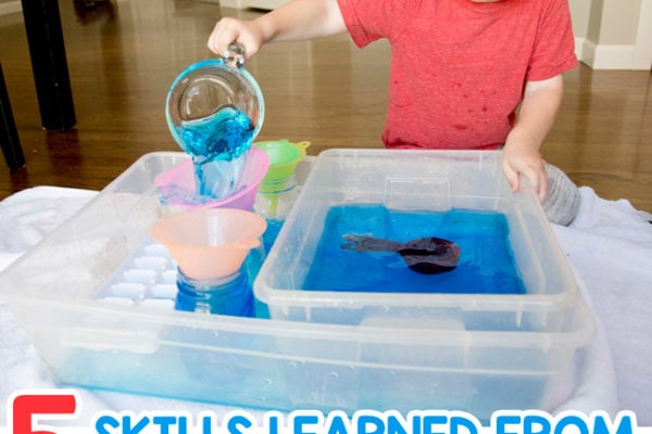 WHAT CAN YOU LEARN FROM POURING WATER? Here are 5 life skills for toddlers can learn from pouring water in a sensory bin activity by Busy Toddler
