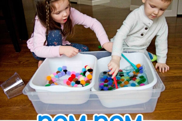 POM POM WATER BIN: A quick and easy toddler sensory activity; preschool sensory bin; pom pom activity; easy activity on a rainy day; fun indoor kids activity from Busy Toddler
