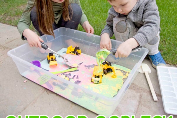 OUTDOOR OOBLECK: Take messy play outside with this fun and easy oobleck activity from Busy Toddler. Make rainbow oobleck for your kids. A great backyard / outdoor activity for kids.
